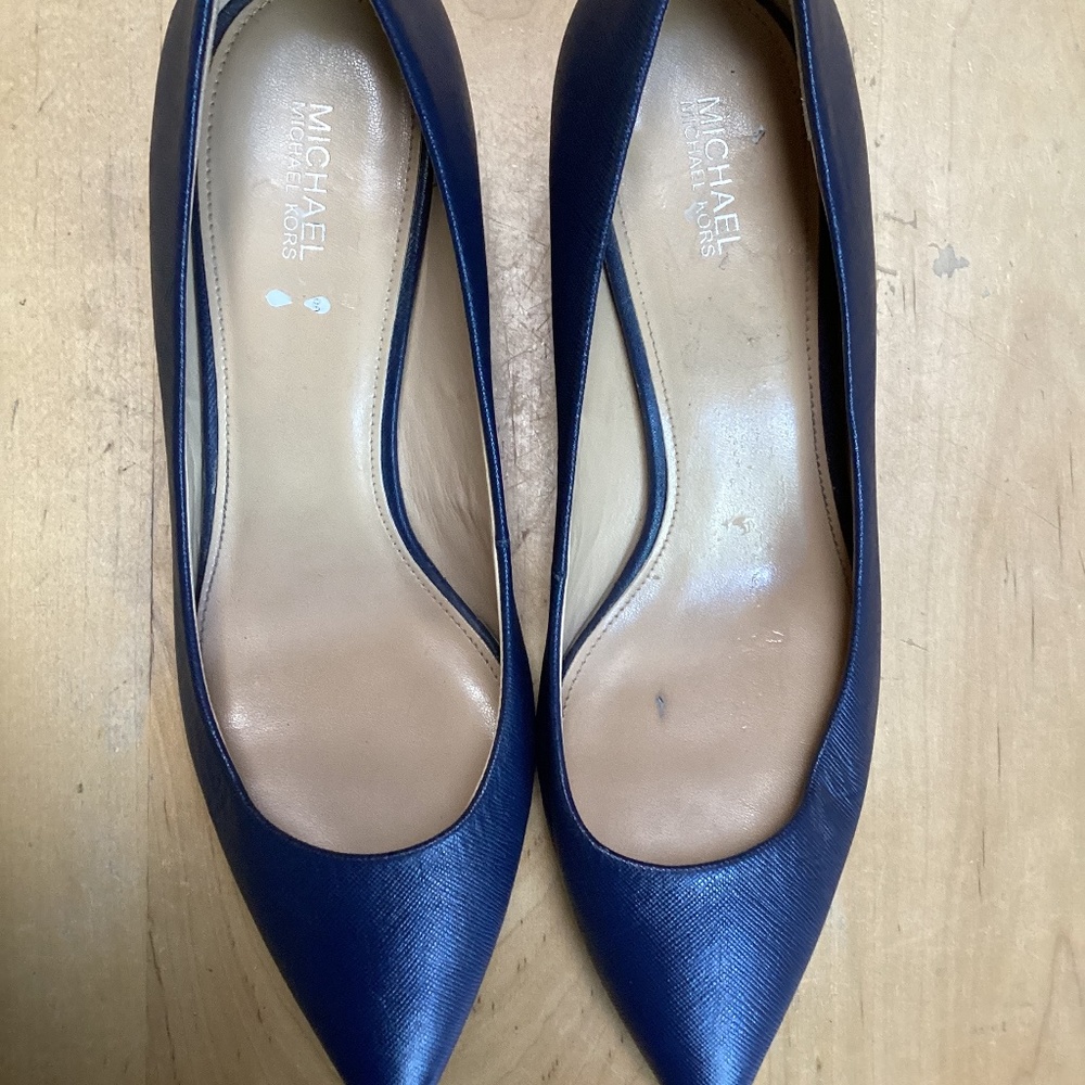 electric blue Michael kors shoes, 2 inches heels, excellent condition and s 8